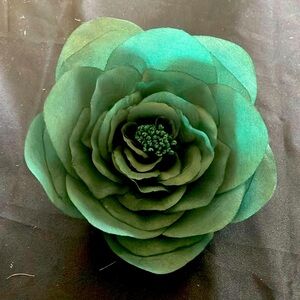 6” Hunter Green Organza Flower With Pin Accessory